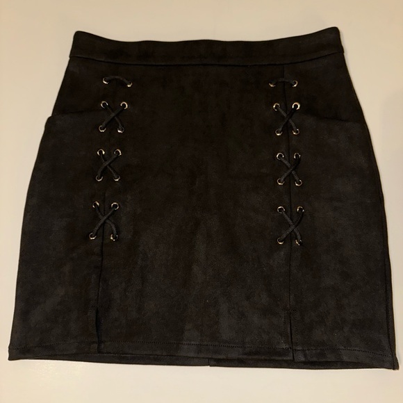 Women’s Black Faux Suede Mini Skirt Size L Lace Up Front Zipper Back - Picture 1 of 6